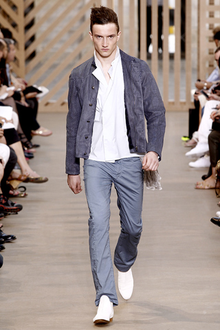 Louis Vuitton / - 2011